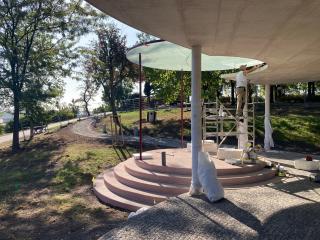 Pavilon v parku Sacre Coeur