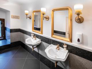 Rekonstrukce toalet v historické budově Národního divadla